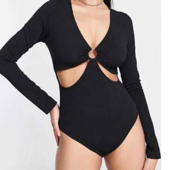NWOT Topshop O-Ring Cutout Long Sleeve Ribbed Bodysuit in Black. Size S - Picture 2 of 4